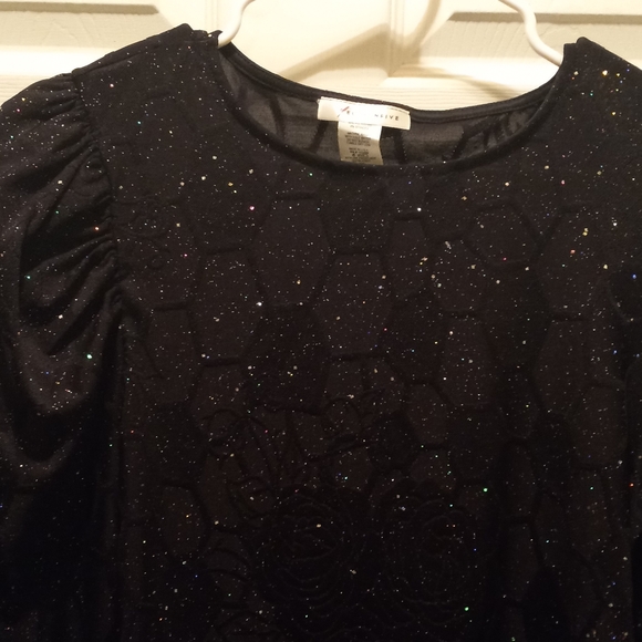 Top - Picture 2 of 6